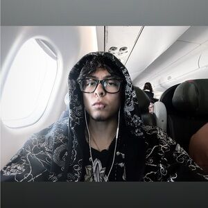 Meet your Posher, Elian